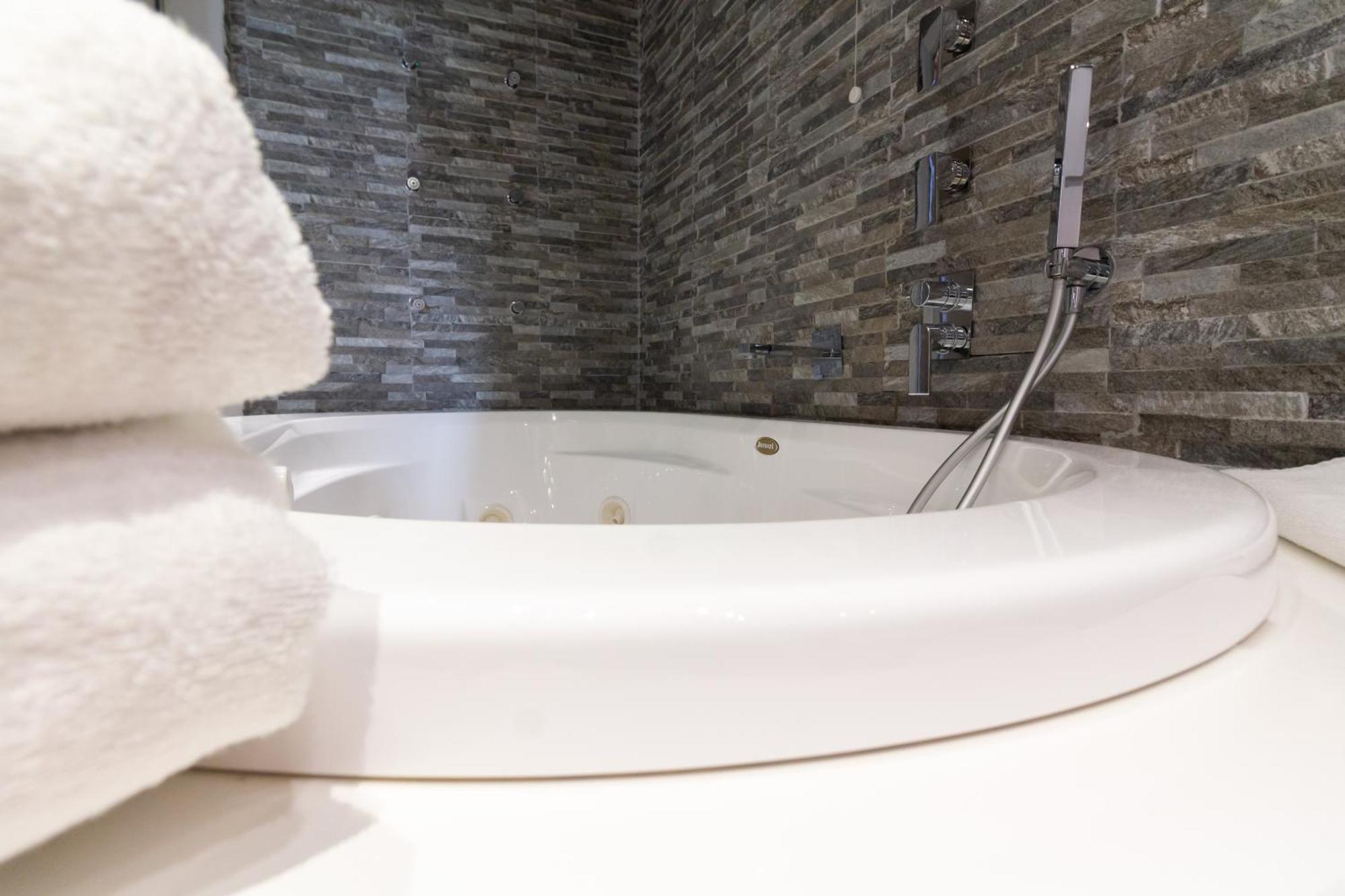 Le Nicchie Luxury Rooms Lecce Cameră foto