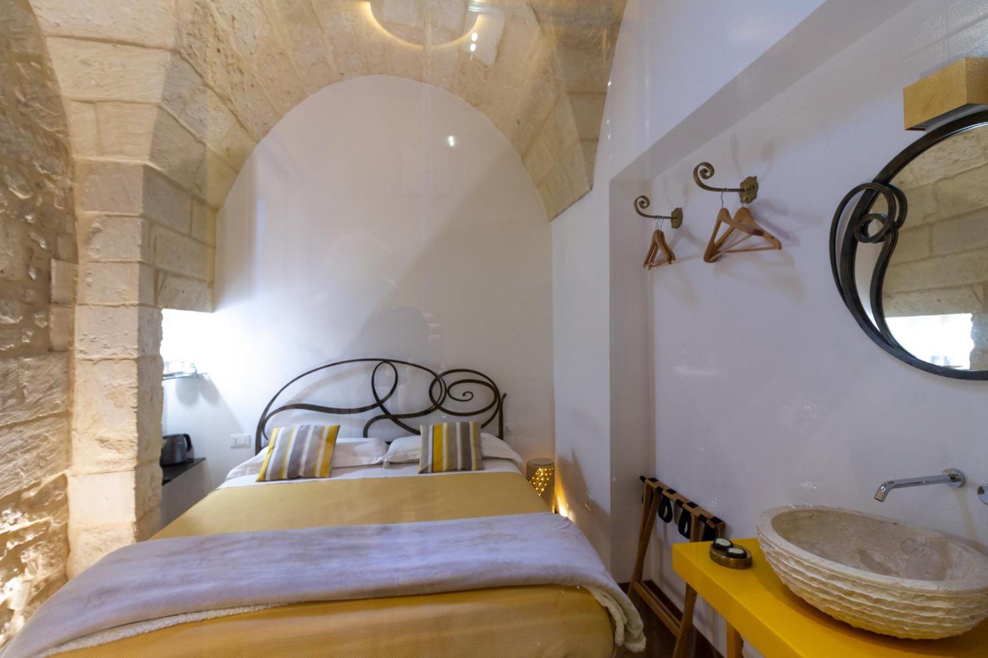 Le Nicchie Luxury Rooms Lecce Cameră foto